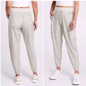Athleta Venture Printed Pant Viper Gray Joggers Women's Sz 4 Athlesure Gym
